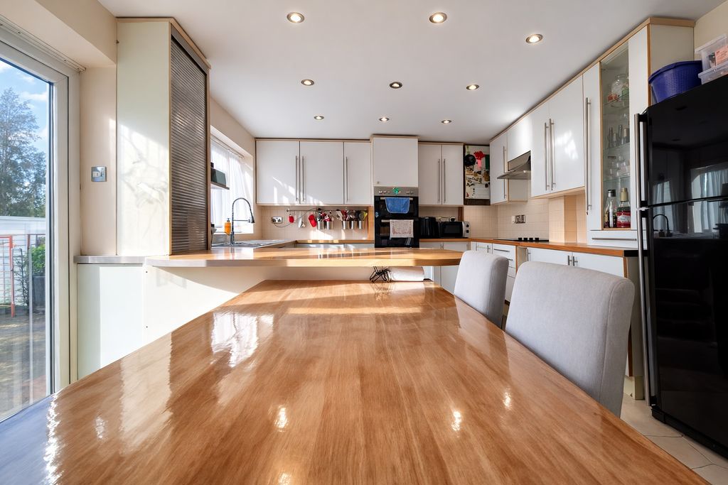 Photo 1- click for photo gallery